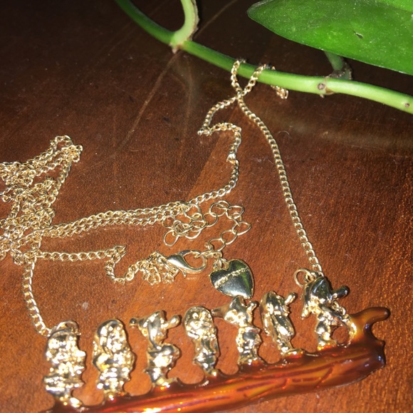 Adorable Necklace Disney “The Seven Drawfs “ - Picture 4 of 4